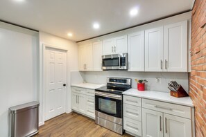 Apartment (2 Bedrooms) | Interior - Updated Kansas City Condo ~ 3 Mi to Downtown! (Kansas City)