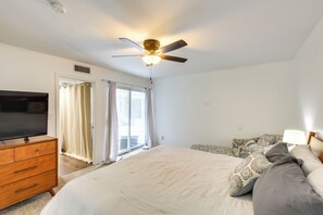 Apartment (2 Bedrooms) | Interior - Updated Kansas City Condo ~ 3 Mi to Downtown! (Kansas City)