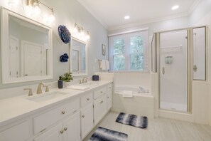 House (5 Bedrooms) | Bathroom - Lakefront Raleigh Retreat ~ 7 Mi to Downtown! (Raleigh)