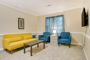 TV, fireplace, books - Lakefront Raleigh Retreat ~ 7 Mi to Downtown! (Raleigh)