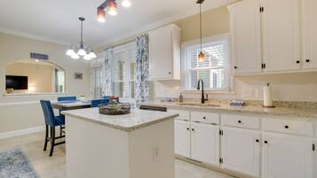 House (5 Bedrooms) | Private kitchen | Microwave, oven, stovetop, dishwasher