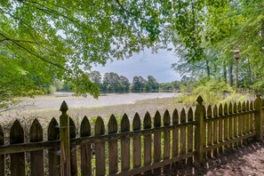 Property grounds - Lakefront Raleigh Retreat ~ 7 Mi to Downtown! (Raleigh)