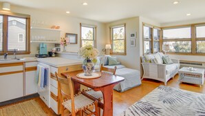 Interior - Bethany Beach Vacation Rental w/ Rooftop Patio! (Bethany Beach)