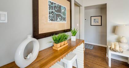 Modern Sacramento Gem ~ 4 Mi to Downtown!