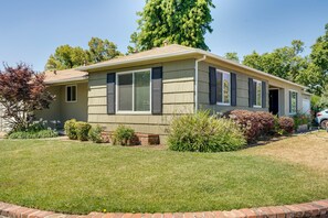 Interior - Modern Sacramento Gem ~ 4 Mi to Downtown! (Sacramento)