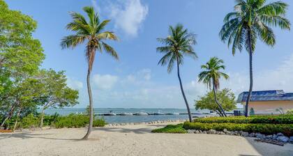 Key Largo Getaway w/ Bay Views + Pool Access!