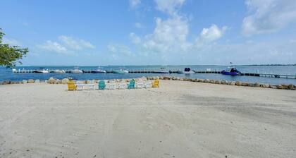 Key Largo Getaway w/ Bay Views + Pool Access!