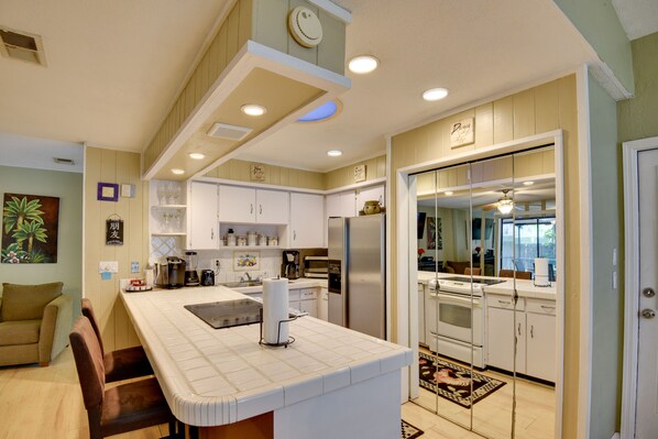 Microwave, oven, stovetop, dishwasher - Pet-friendly Port Orange Home w/ Private Pool! (Port Orange)