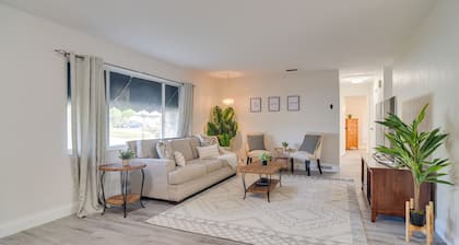 Seminole Home w/ Screened Porch, 3 Mi to Beach!