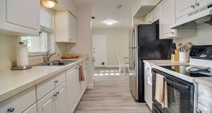 Seminole Home w/ Screened Porch, 3 Mi to Beach!