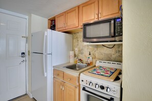 Interior - Oceanfront Daytona Beach Studio: Walkable Location (Daytona Beach Shores)