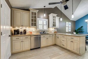 House (4 Bedrooms) | Interior