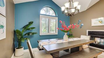 House (4 Bedrooms) | Interior