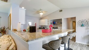 Rumah (3 Bedrooms) | Dapur pribadi | Microwave, oven, kompor, dan mesin pencuci piring