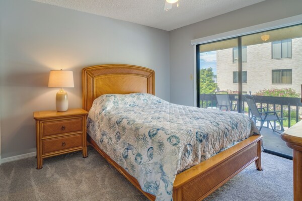 Walk To Restaurants: Downtown Leesburg Townhome! - Lake Harris, FL