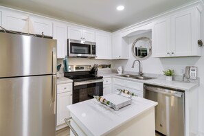 Apartment (2 Bedrooms) | Interior - Walk to Beach! Gulf Shores Escape w/ Indoor Pool (Gulf Shores)