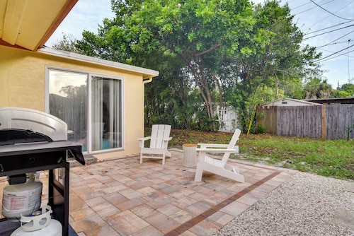 3 Mi to Beach: Seminole Retreat w/ Patio