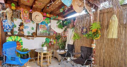 Quirky Baltimore Townhome ~ 2 Mi to Inner Harbor