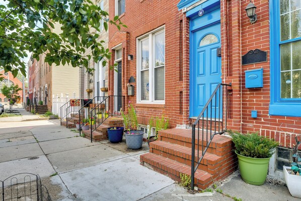 Apartment (3 Bedrooms) | Interior - Quirky Baltimore Townhome ~ 2 Mi to Inner Harbor (Baltimore)