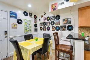 Apartment (3 Bedrooms) | Interior - Quirky Baltimore Townhome ~ 2 Mi to Inner Harbor (Baltimore)