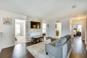 Interior - Bright Davenport Home ~ 11 Mi to Disney! (Davenport)