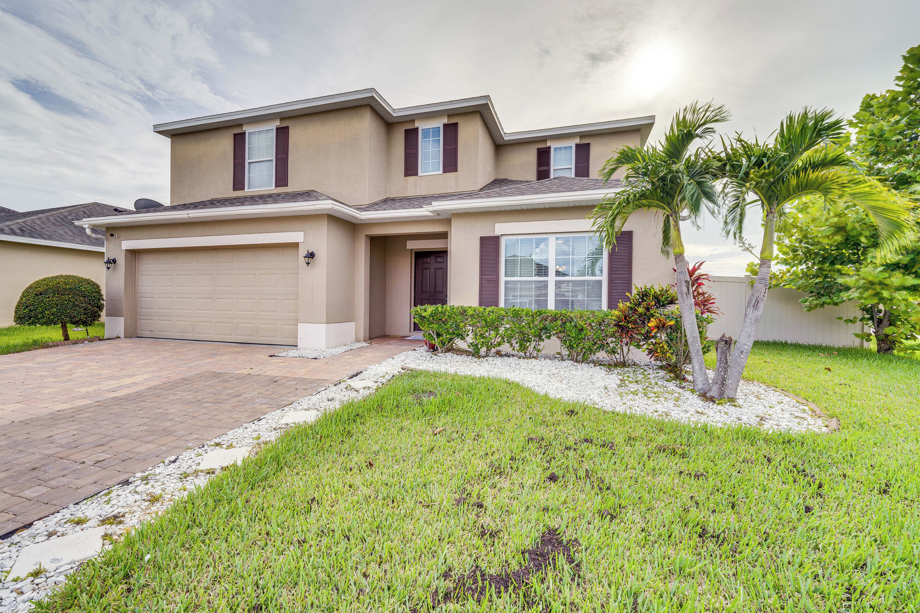 House (4 Bedrooms) | Front of property