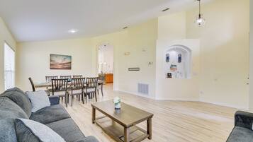 House (4 Bedrooms) | Interior