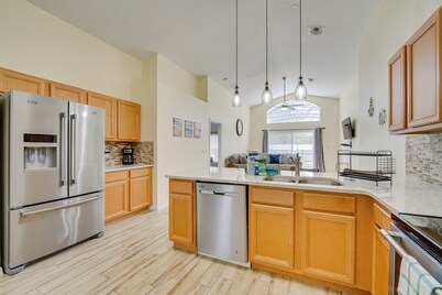 12 Mi to Disney: Family Home in Davenport