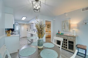 Interior - Beachfront Gulf Shores Condo w/ Community Pool! (Gulf Shores)