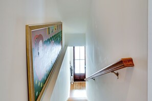 Apartment (2 Bedrooms) | Interior - Lovely Mt Pleasant Townhouse w/ Central Location! (Mount Pleasant)