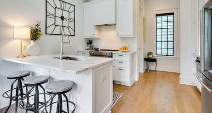Lovely Mt Pleasant Townhouse w/ Central Location!