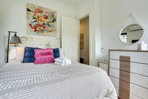 Apartment (2 Bedrooms) | Interior - Lovely Mt Pleasant Townhouse w/ Central Location! (Mount Pleasant)