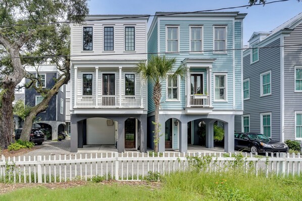 Apartment (2 Bedrooms) | Interior - Lovely Mt Pleasant Townhouse w/ Central Location! (Mount Pleasant)