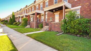 Apartemen (3 Bedrooms) | Bagian depan properti