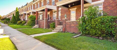 Apartment (3 Bedrooms) | Front of property