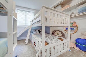 House (5 Bedrooms) | Interior