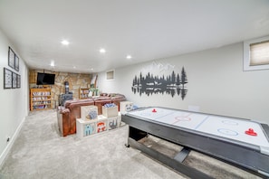House (5 Bedrooms) | Interior