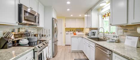 House (5 Bedrooms) | Interior