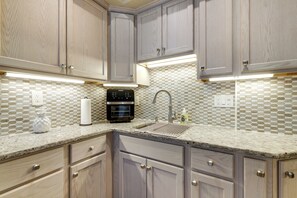 House (3 Bedrooms) | Interior - Cozy Springfield Vacation Rental Near Downtown (Springfield)