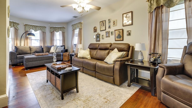 A living room with a brown leather sofa, a grey sofa, a coffee table, and a ceiling fan. - 3 Mi to Dtwn Springfield: Winter Retreat w/ Office (Springfield)