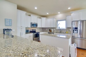 Interior - Luxury Ocean City Retreat w/ Beautiful Bay Views (Ocean City)