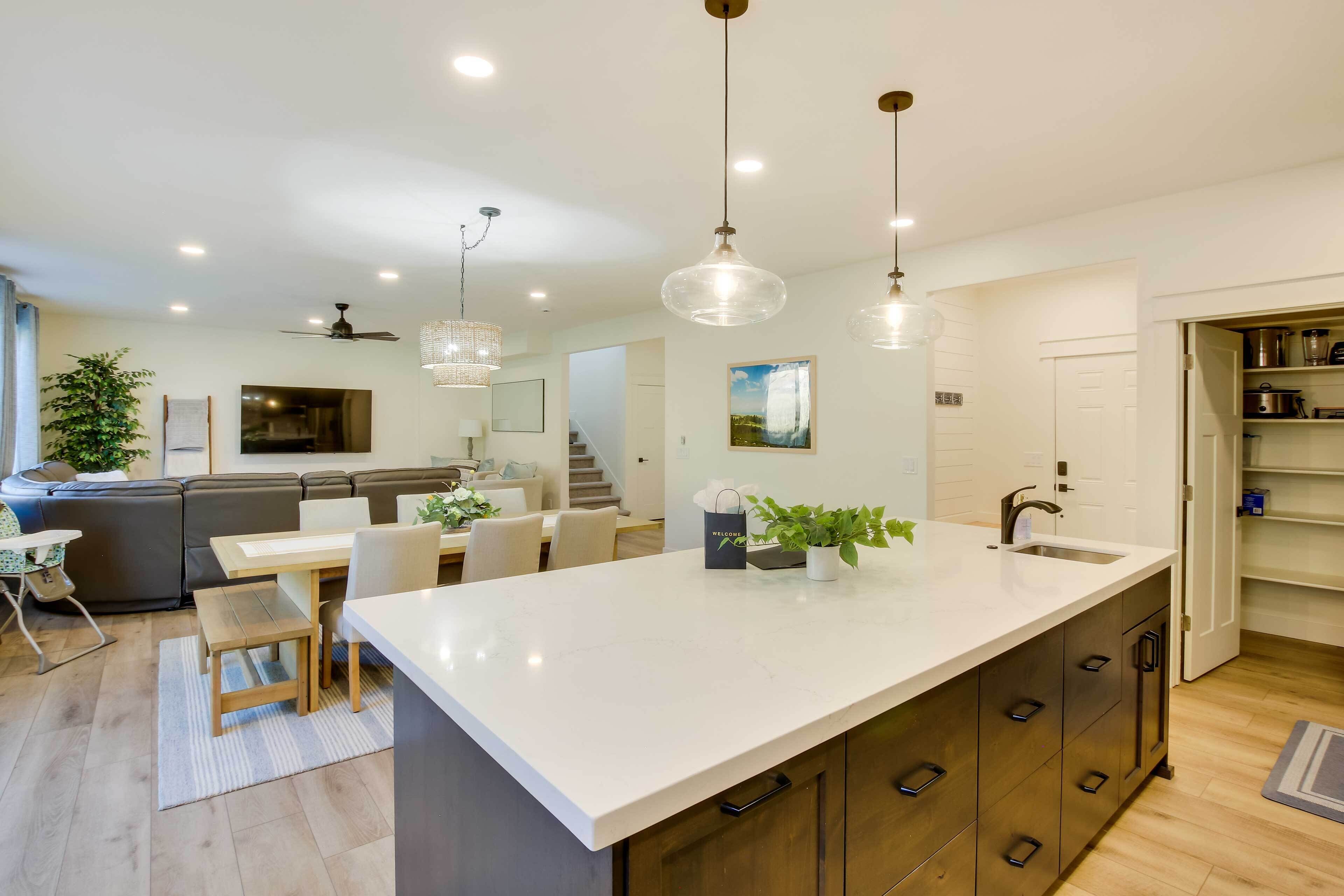 House (6 Bedrooms) | Interior