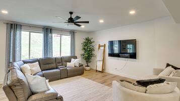 House (6 Bedrooms) | Interior