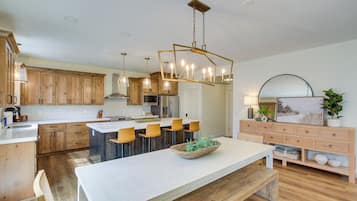 House (6 Bedrooms) | Interior