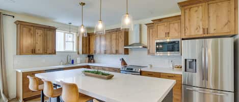 House (6 Bedrooms) | Interior