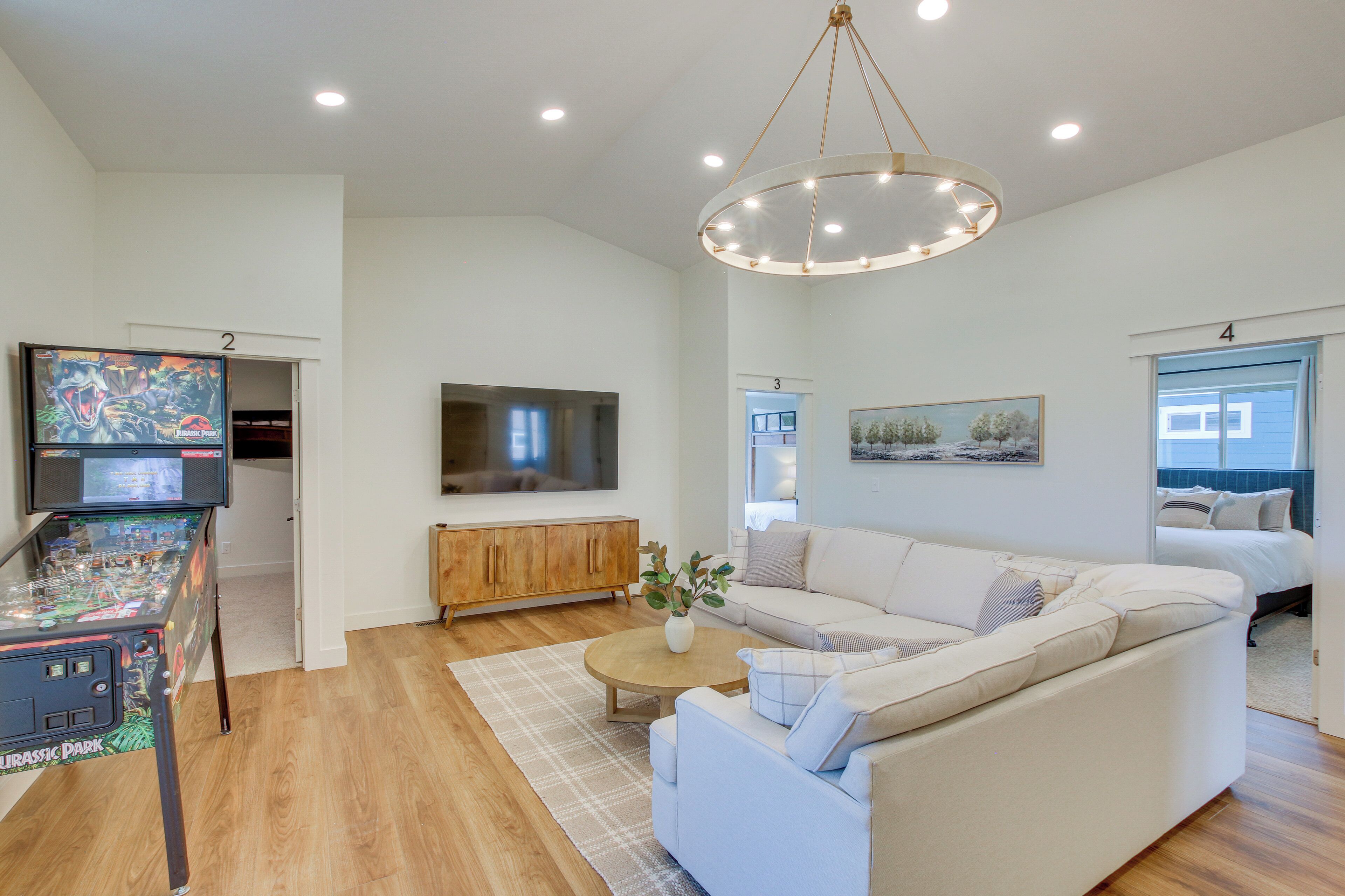 House (6 Bedrooms) | Interior