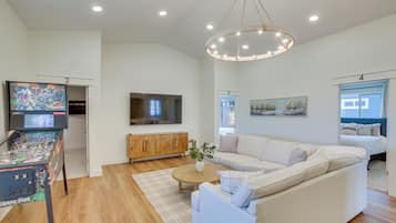 House (6 Bedrooms) | Interior