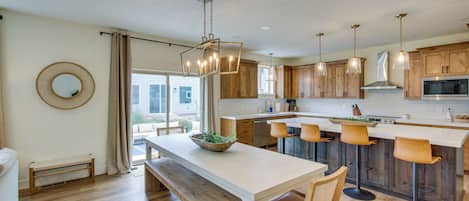 House (6 Bedrooms) | Interior