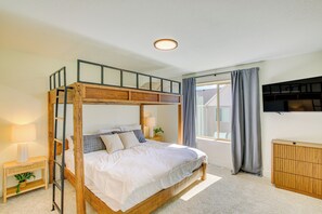 House (6 Bedrooms) | Interior