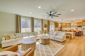 House (6 Bedrooms) | Interior